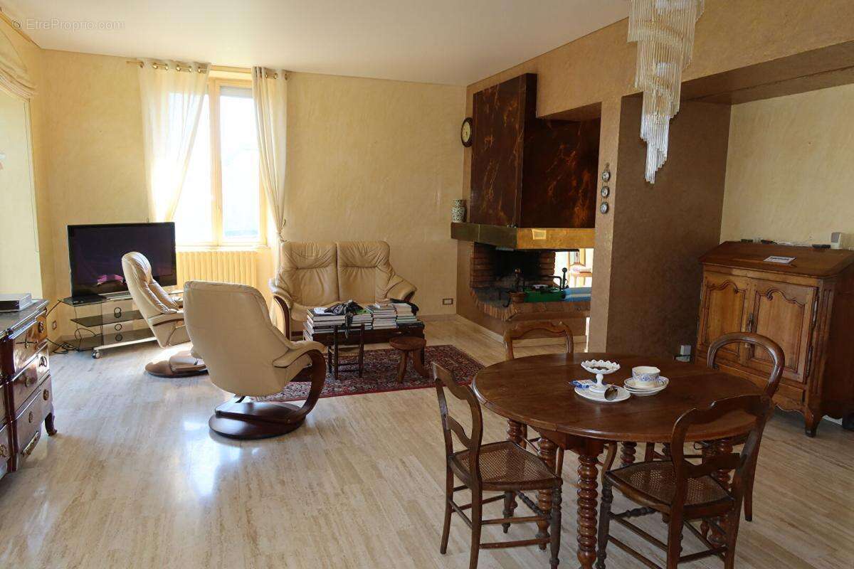 Maison à DANNEMARIE-SUR-CRETE