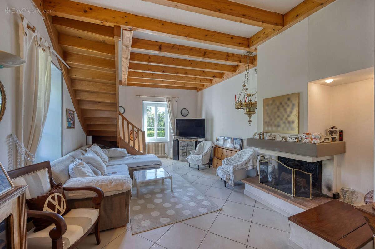 Appartement à SAINT-NAZAIRE-LES-EYMES