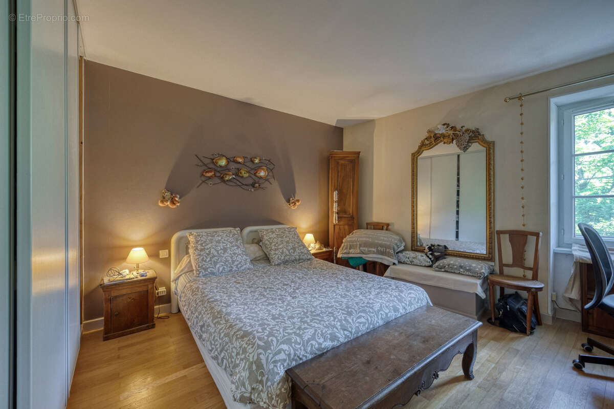 Appartement à SAINT-NAZAIRE-LES-EYMES