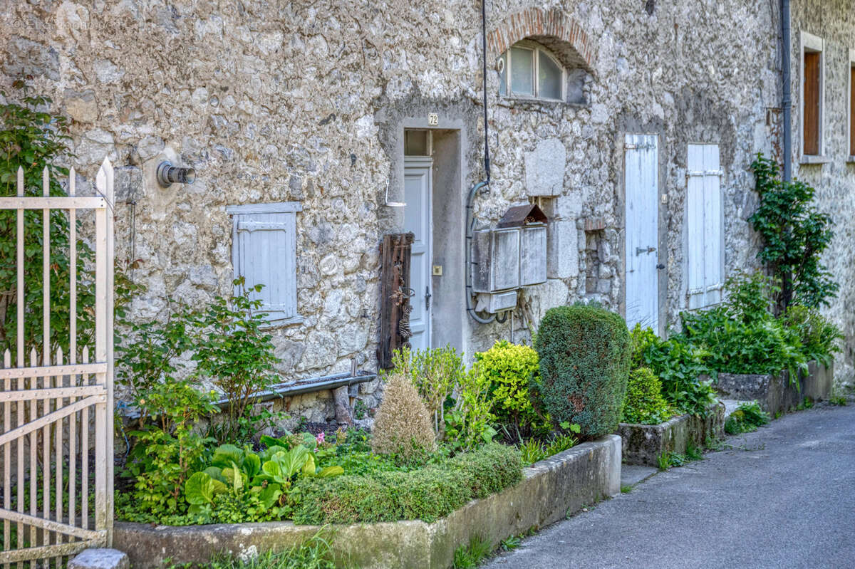 Appartement à SAINT-NAZAIRE-LES-EYMES