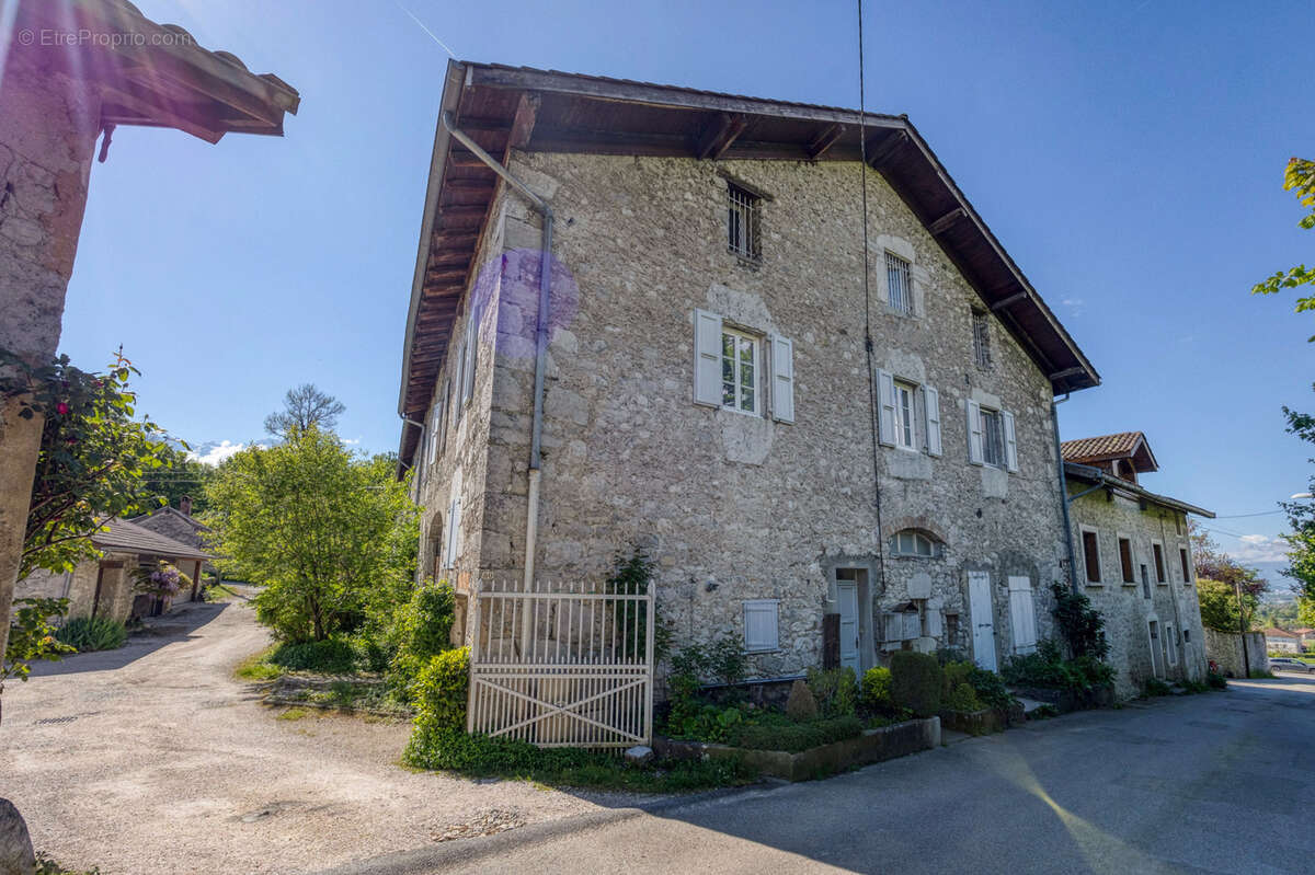 Appartement à SAINT-NAZAIRE-LES-EYMES