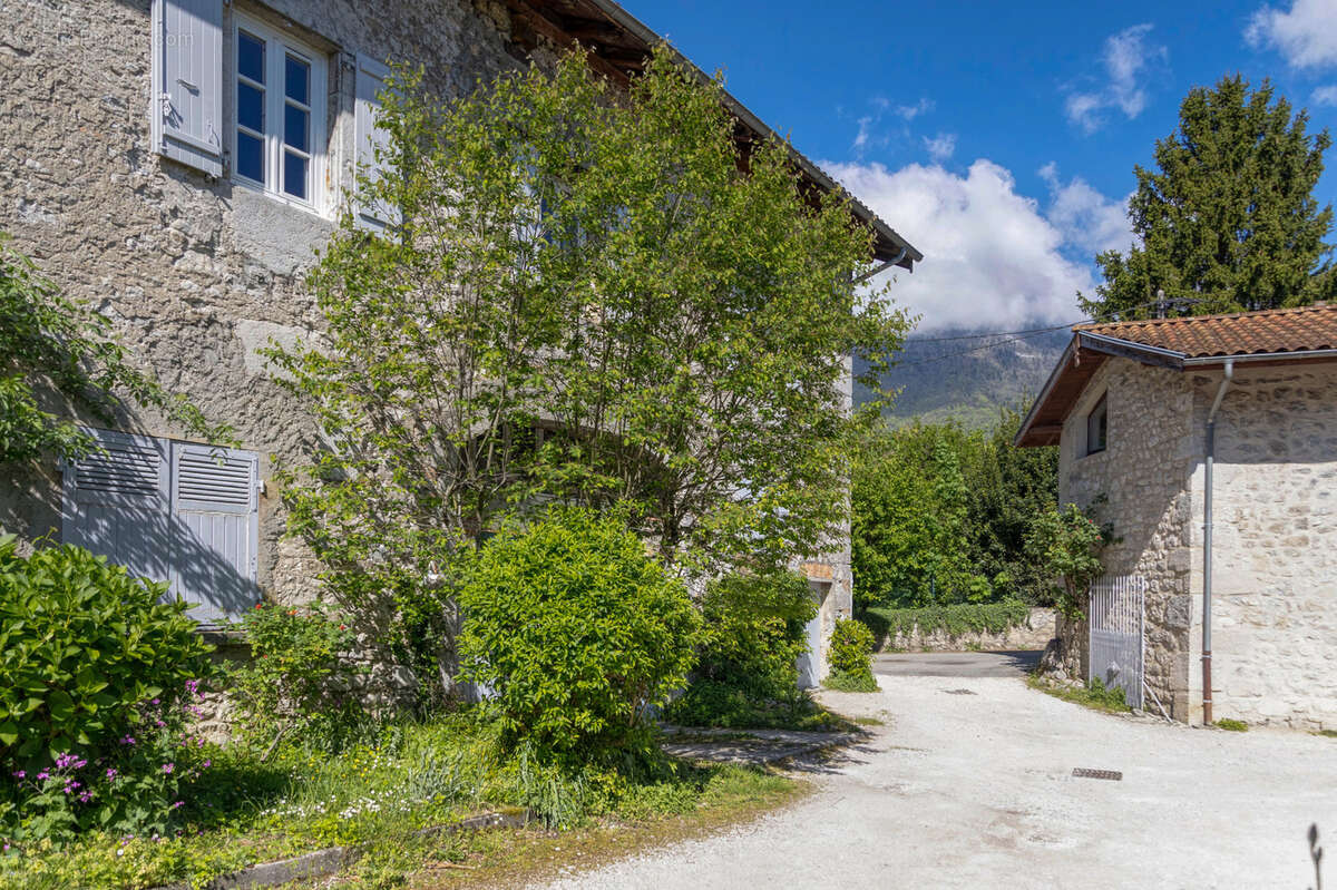 Appartement à SAINT-NAZAIRE-LES-EYMES