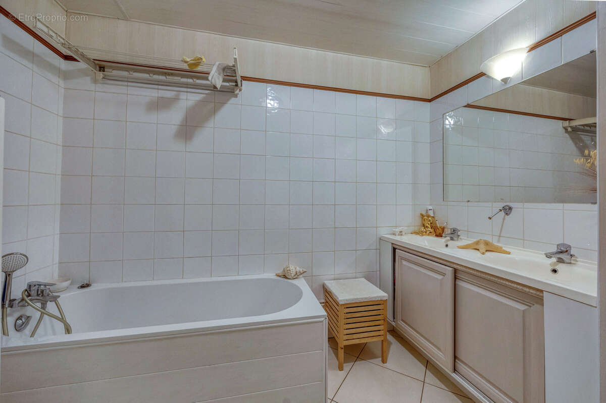 Appartement à SAINT-NAZAIRE-LES-EYMES