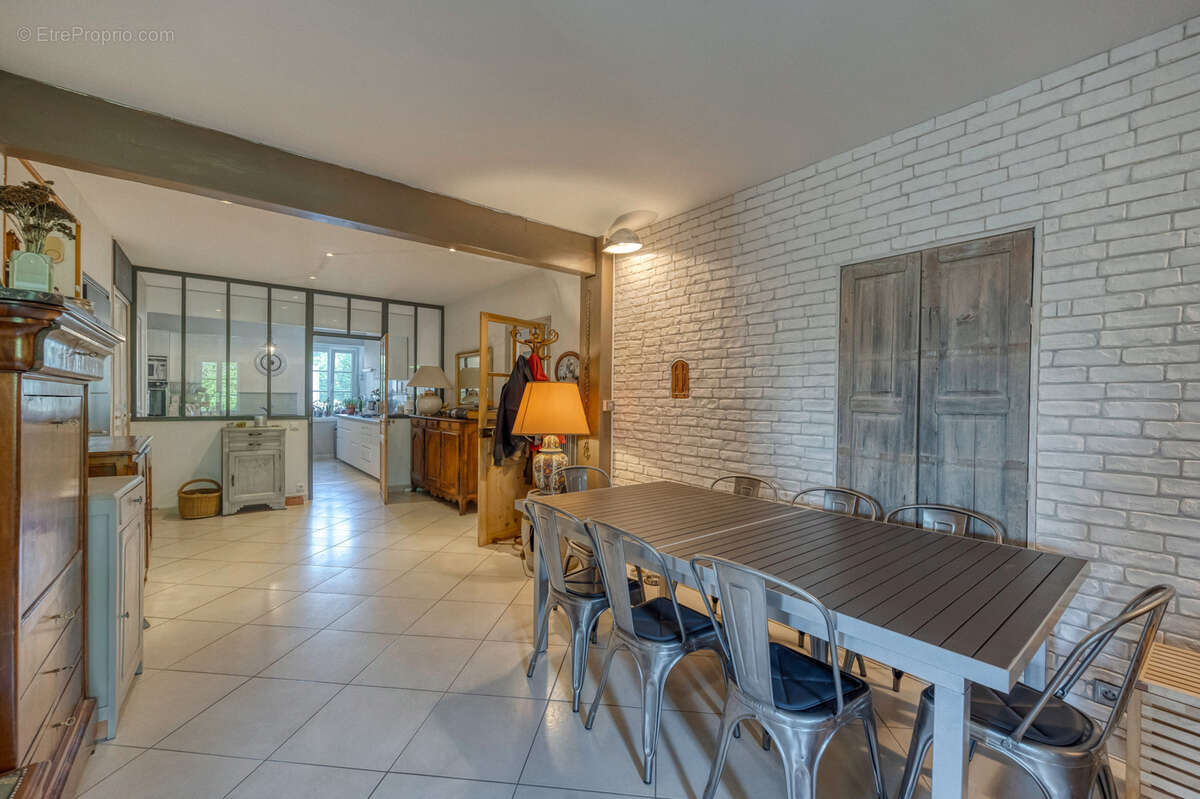 Appartement à SAINT-NAZAIRE-LES-EYMES