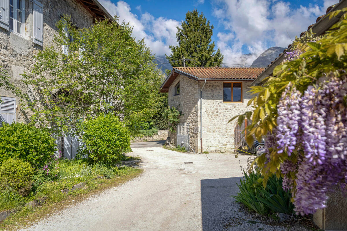 Appartement à SAINT-NAZAIRE-LES-EYMES