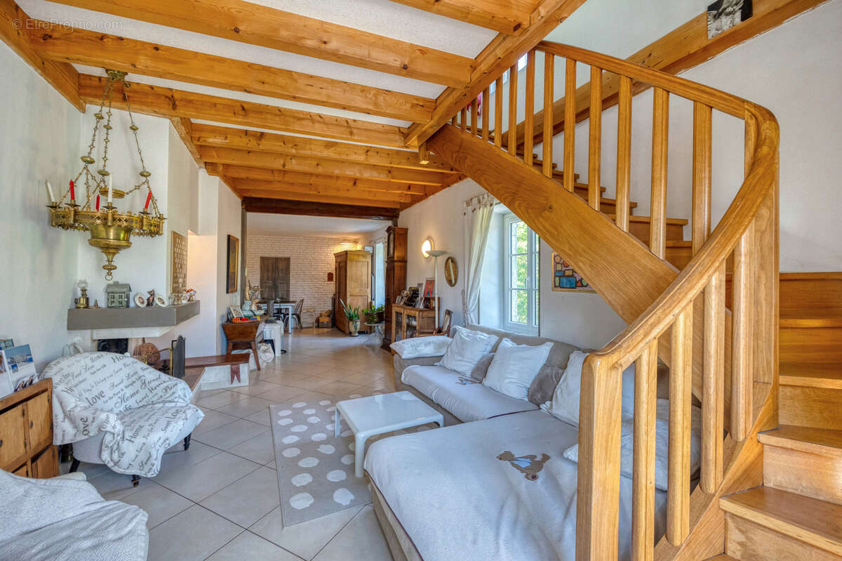 Appartement à SAINT-NAZAIRE-LES-EYMES