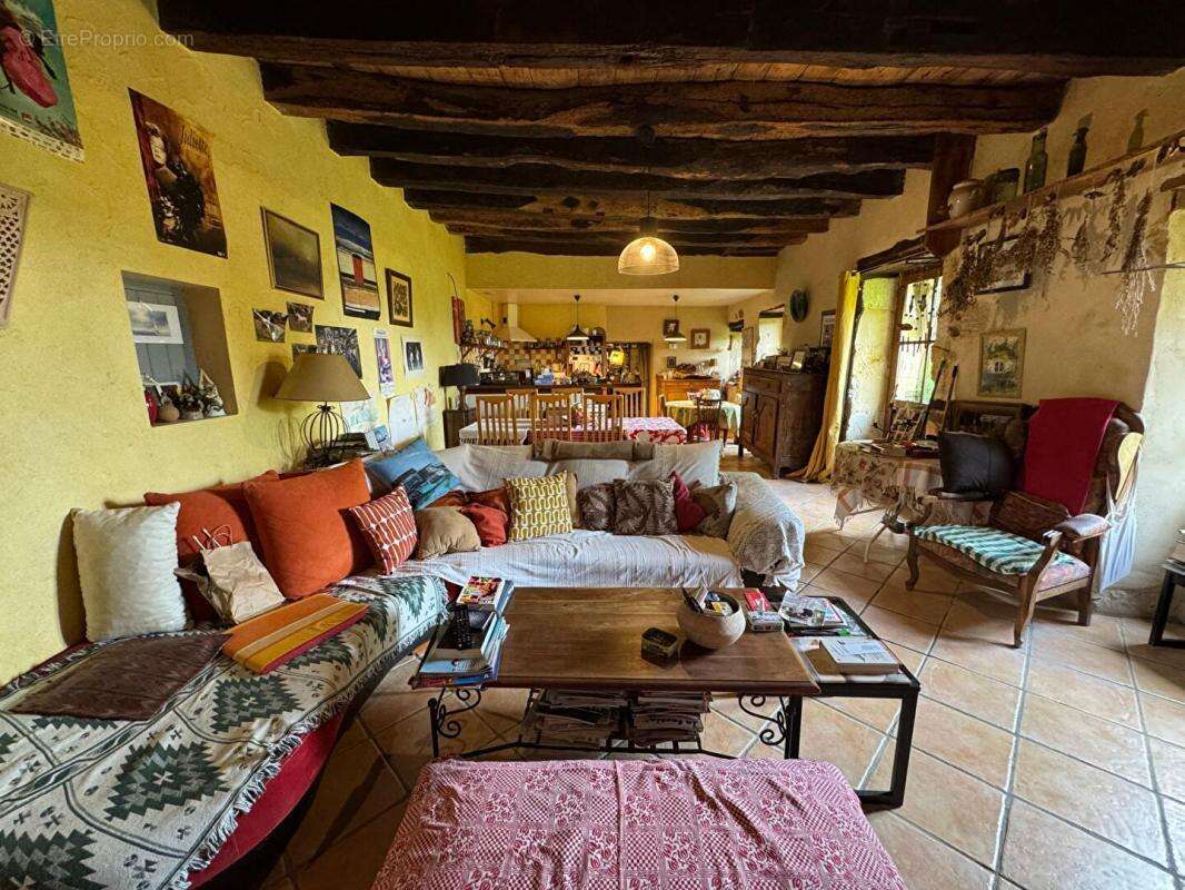 Maison à SAINT-CAPRAISE-DE-LALINDE