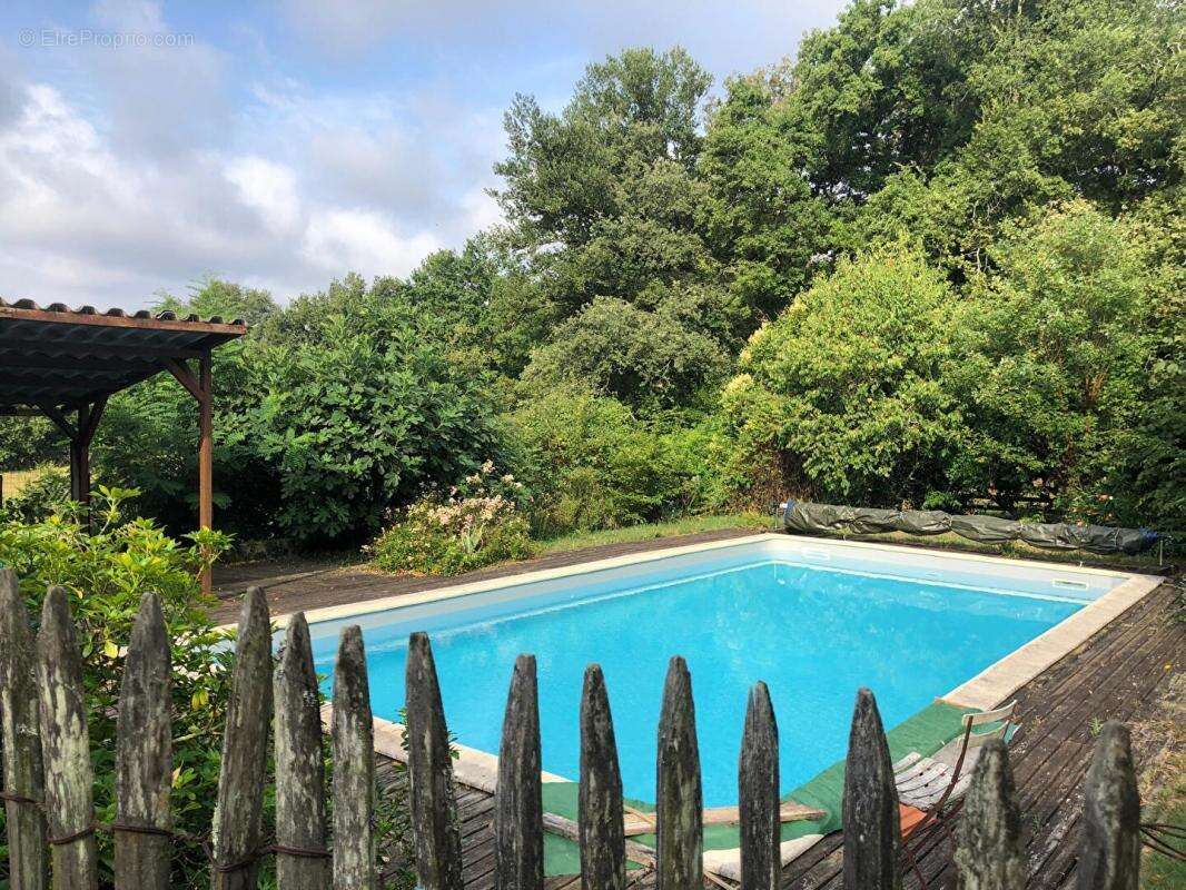 Maison à SAINT-CAPRAISE-DE-LALINDE