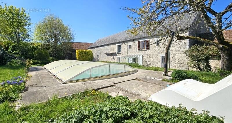 Maison à VILLENEUVE-SUR-AUVERS