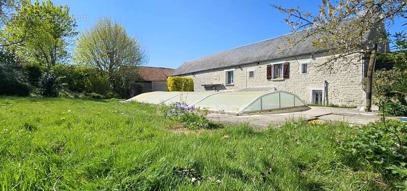 Maison à VILLENEUVE-SUR-AUVERS