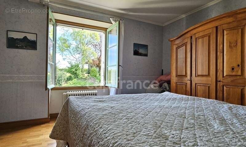 Maison à VILLENEUVE-SUR-AUVERS