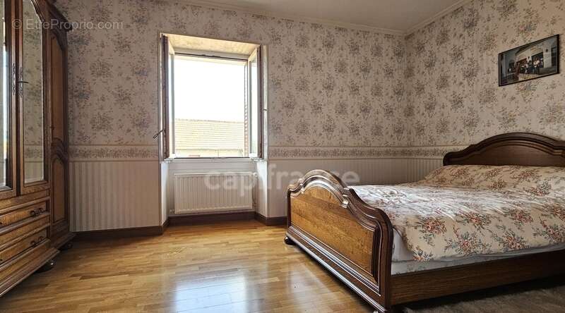 Maison à VILLENEUVE-SUR-AUVERS