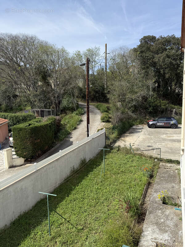 Appartement à REYNES