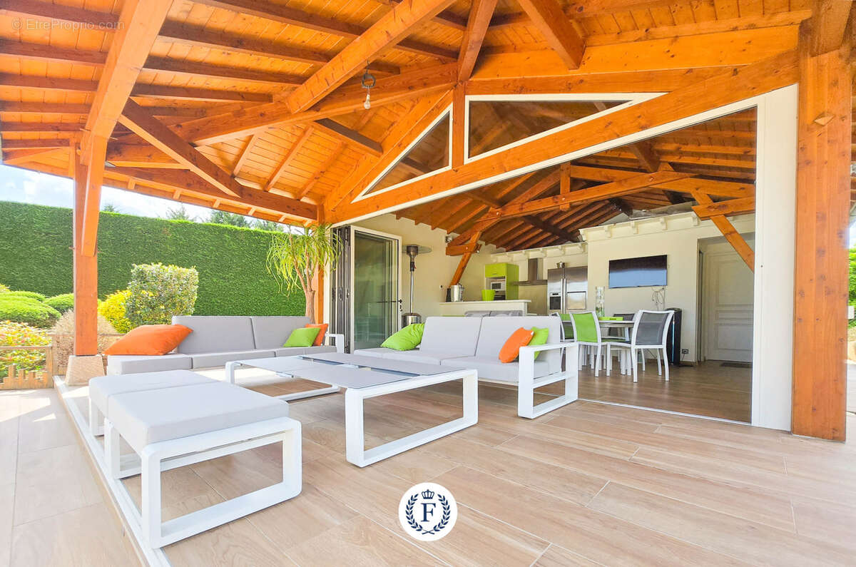 Maison à SAINT-DIDIER-SUR-BEAUJEU