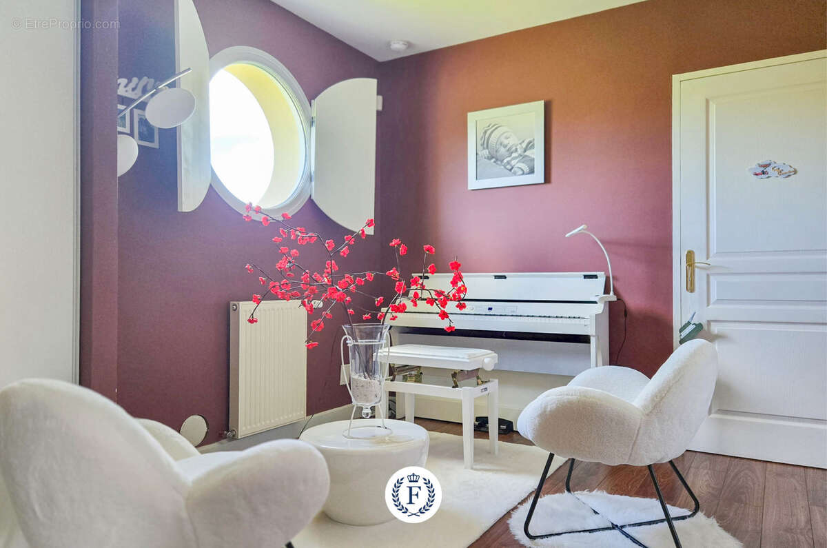 Maison à SAINT-DIDIER-SUR-BEAUJEU