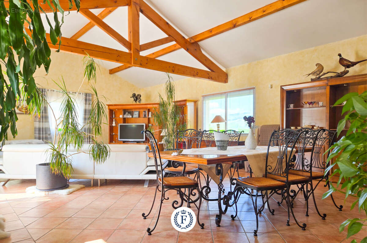 Maison à SAINT-DIDIER-SUR-BEAUJEU