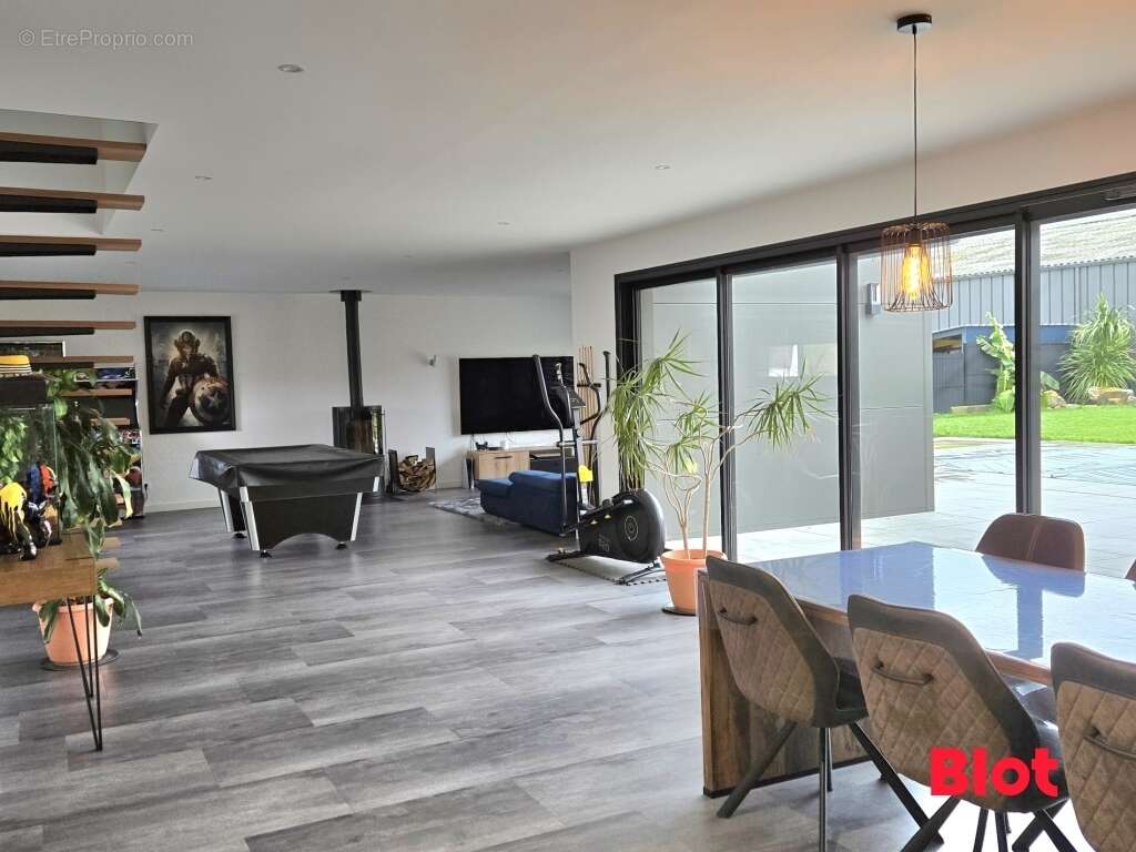 Maison à SAINT-BRICE-EN-COGLES