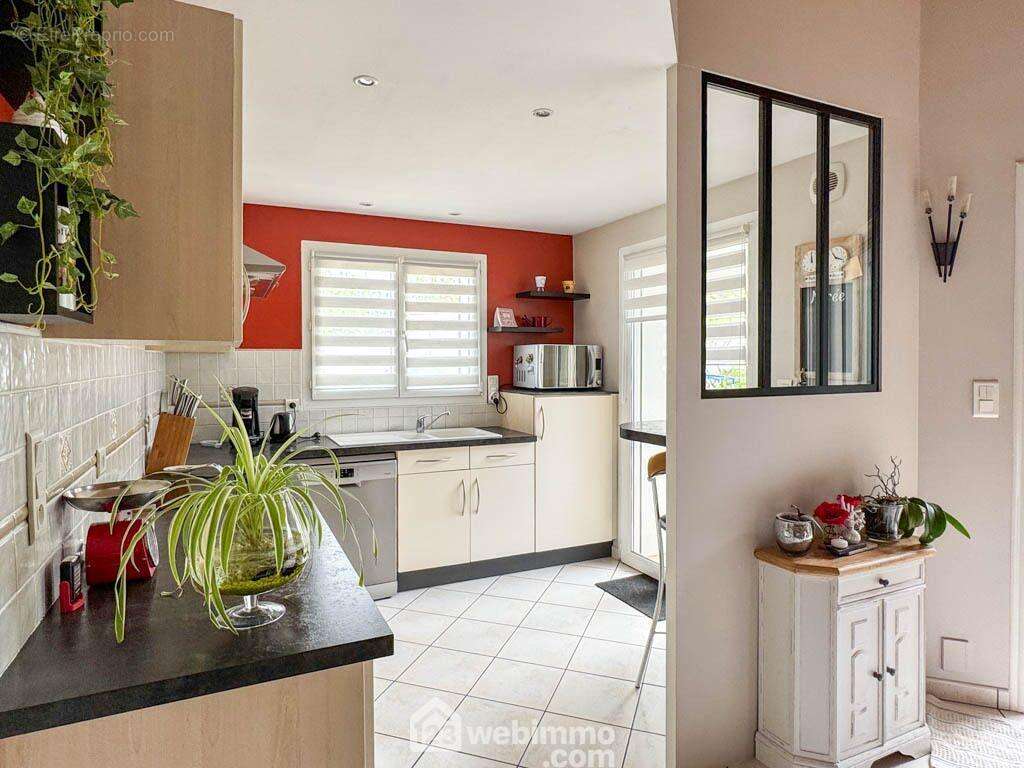 ...et sur la cuisine. - Maison à CHOLET