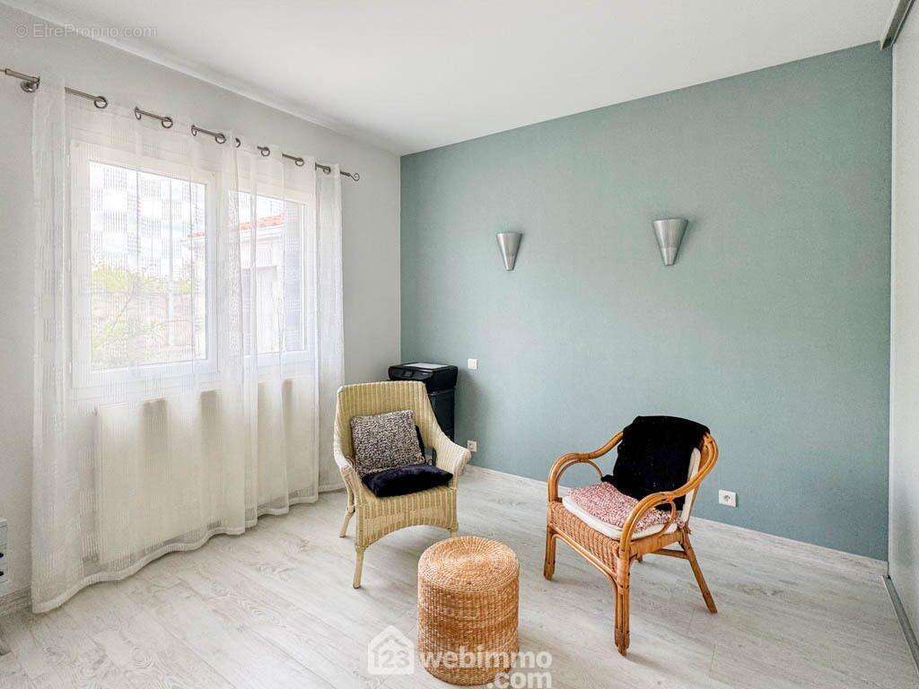 Le rez-de-chaussée comprends une chambre... - Maison à CHOLET