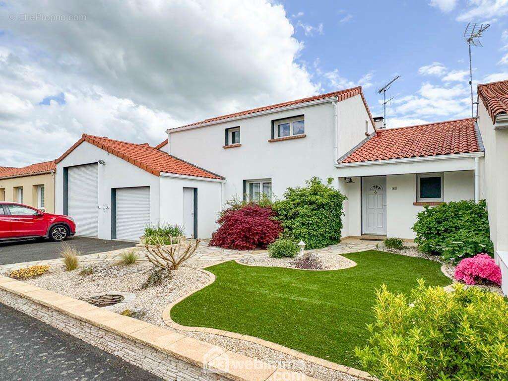 Maison d&#039;architecte construite en 2002. - Maison à CHOLET