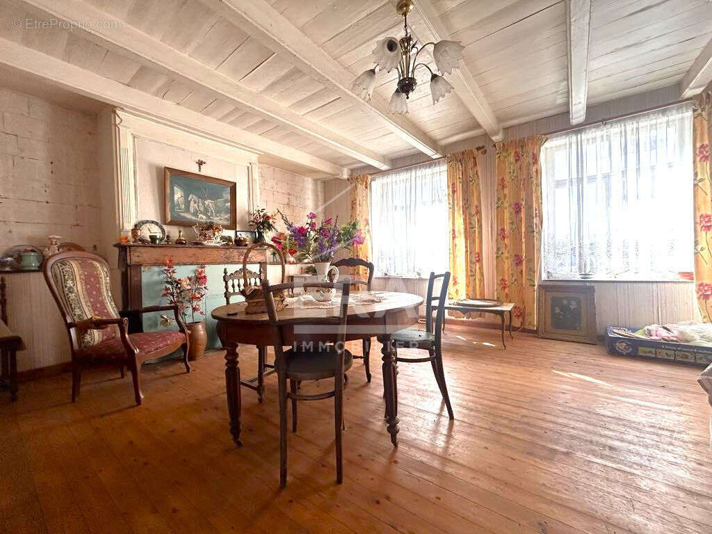 Maison à TOURNEHEM-SUR-LA-HEM