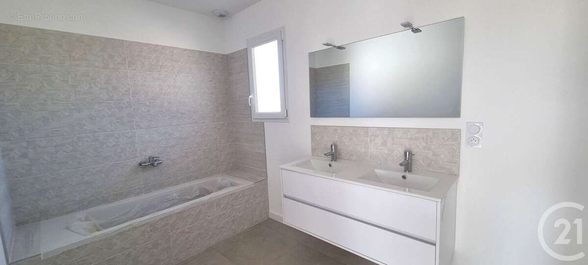 Maison à LAROQUE-DES-ALBERES