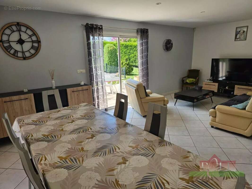 Maison à SAVAS-MEPIN