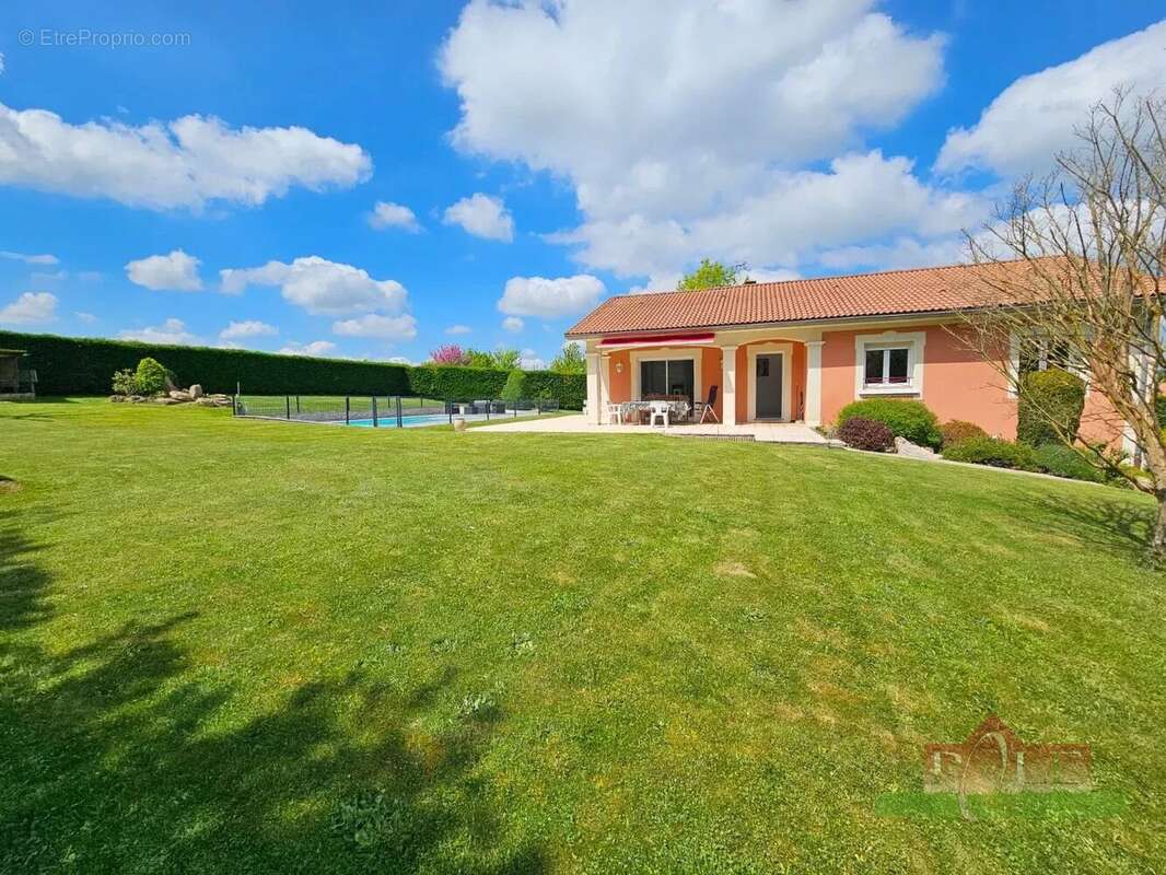 Maison à SAVAS-MEPIN