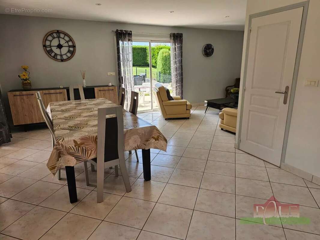 Maison à SAVAS-MEPIN