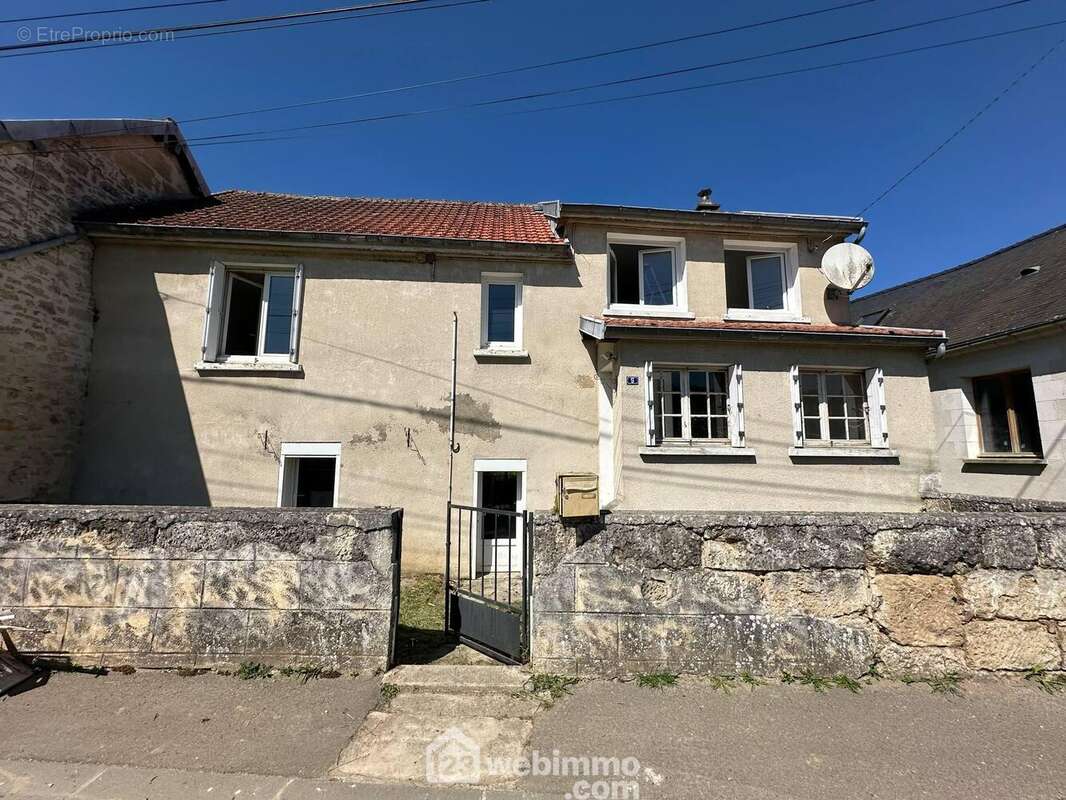Une maison à rénover d&#039;une surface de 95 m² - Maison à CHERET