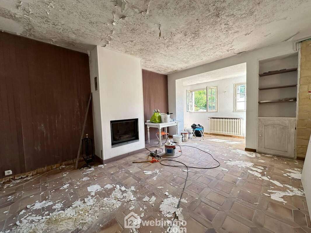 Voici le salon chaleureux - Maison à CHERET