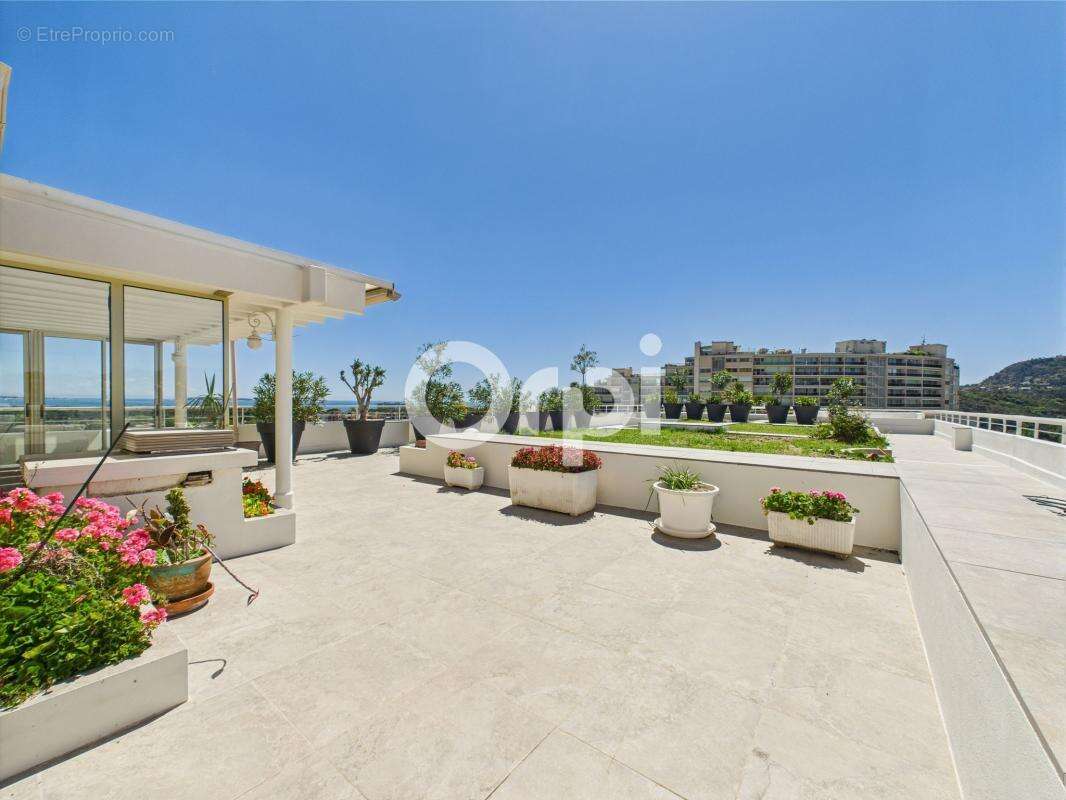 Appartement à MANDELIEU-LA-NAPOULE