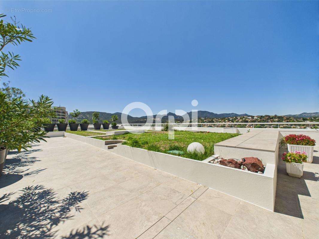 Appartement à MANDELIEU-LA-NAPOULE