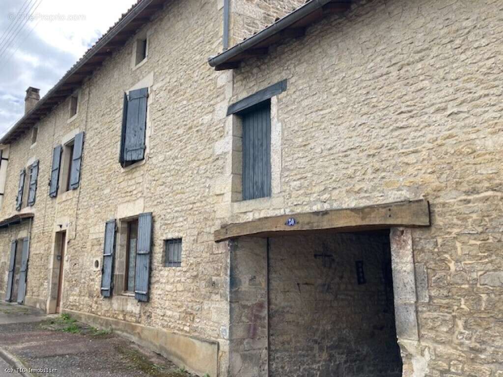 Maison à RUFFEC