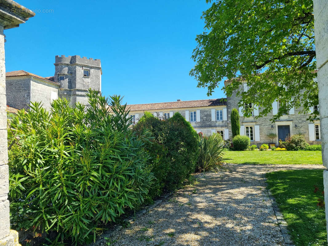 Maison à L&#039;ISLE-D&#039;ESPAGNAC