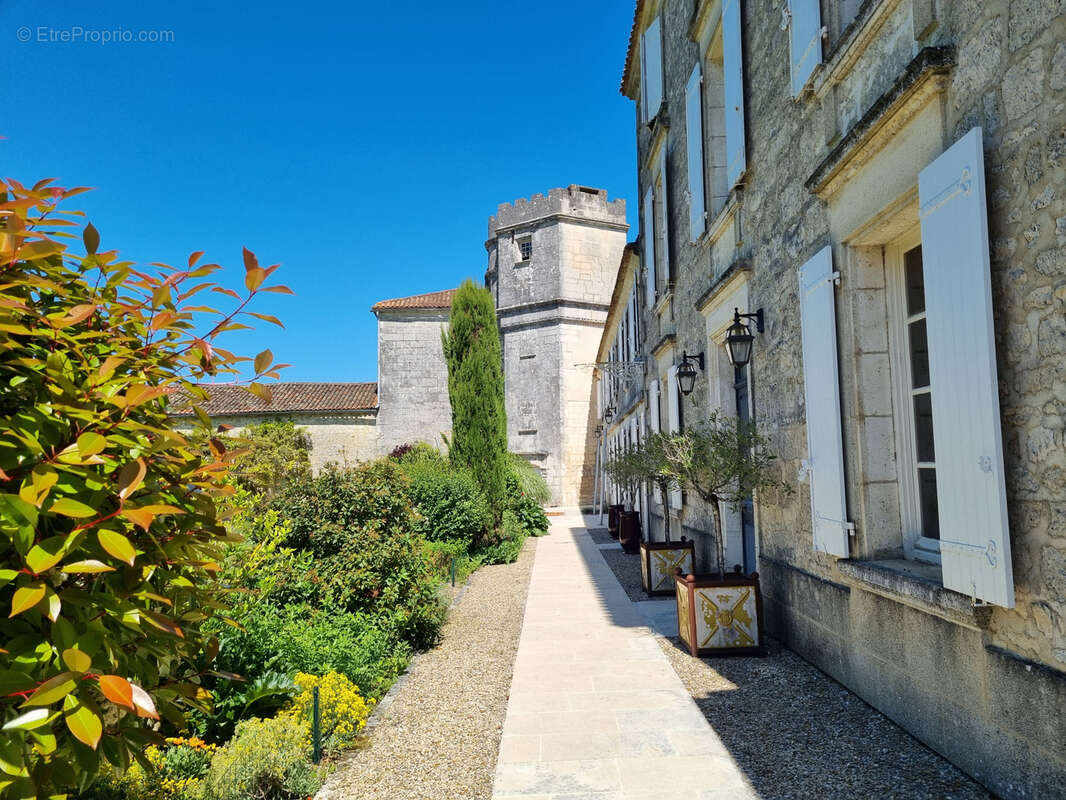 Maison à L&#039;ISLE-D&#039;ESPAGNAC