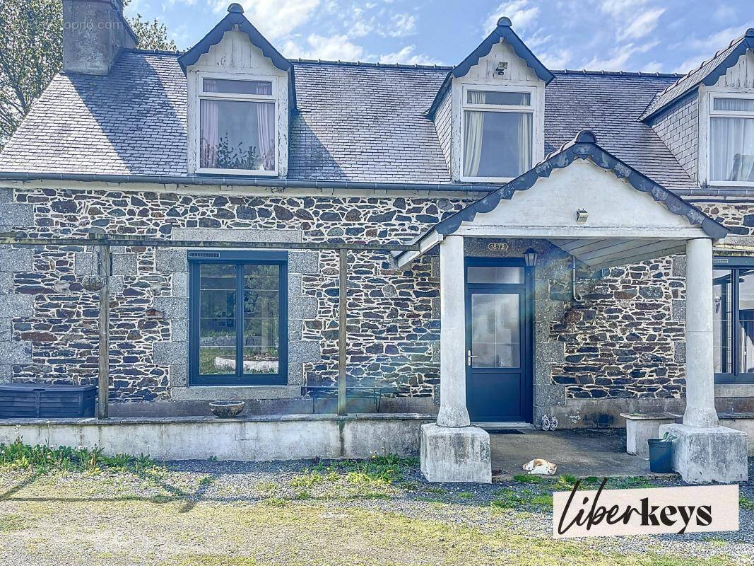 Maison à LA ROCHE-DERRIEN