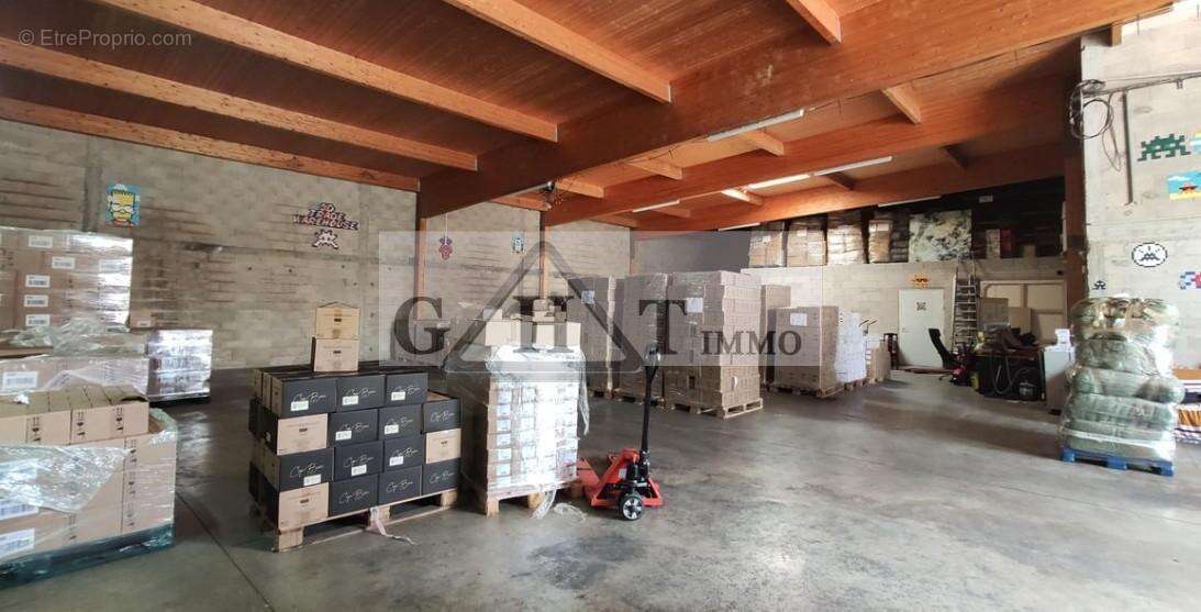 Commerce à LE MESNIL-AMELOT