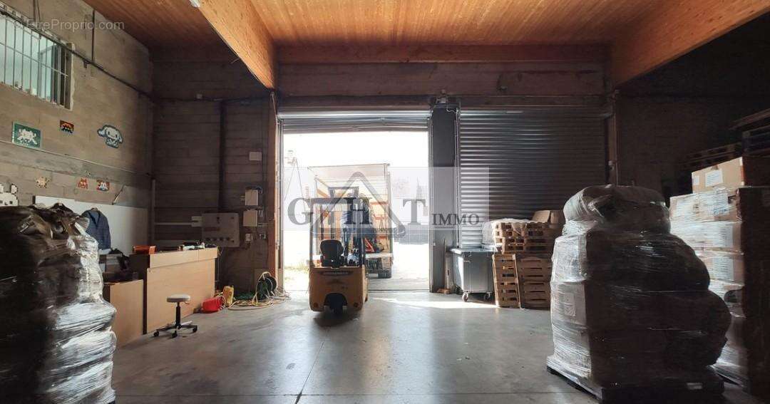 Commerce à LE MESNIL-AMELOT