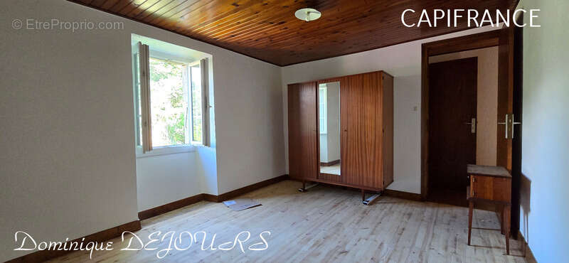 Maison à SAINT-SAUVEUR-DE-MONTAGUT