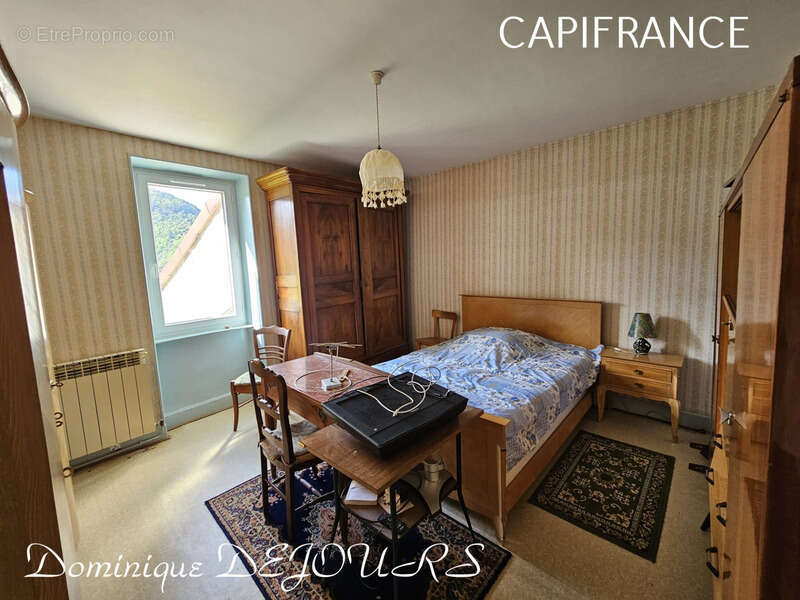 Maison à SAINT-SAUVEUR-DE-MONTAGUT