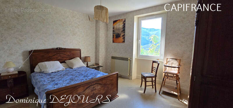 Maison à SAINT-SAUVEUR-DE-MONTAGUT