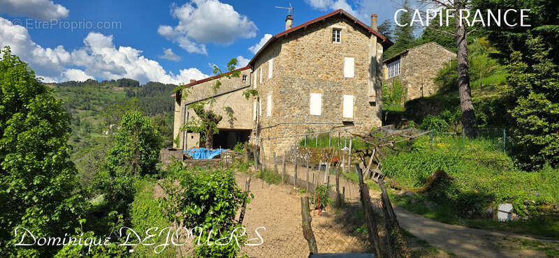 Maison à SAINT-SAUVEUR-DE-MONTAGUT