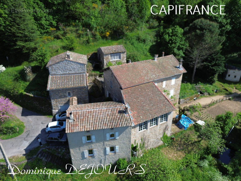 Maison à SAINT-SAUVEUR-DE-MONTAGUT