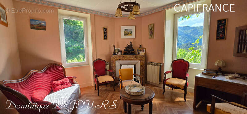 Maison à SAINT-SAUVEUR-DE-MONTAGUT