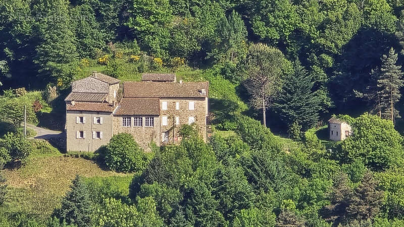 Maison à SAINT-SAUVEUR-DE-MONTAGUT