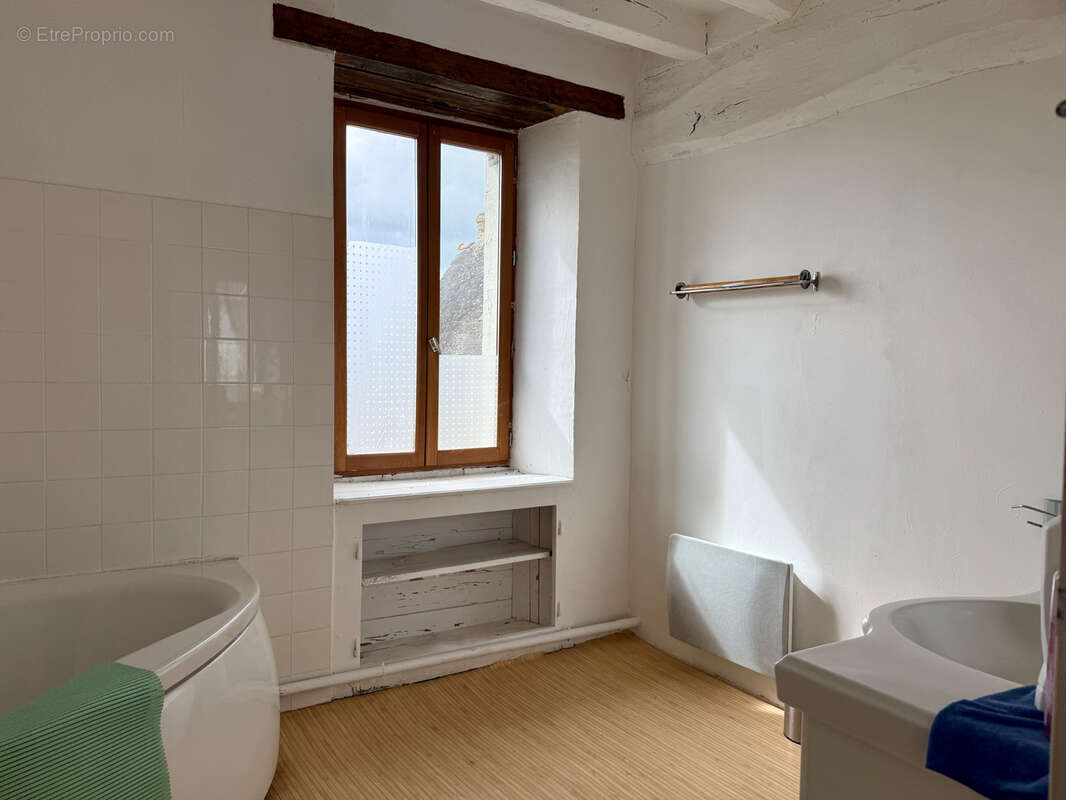 Maison à CHEMIRE-SUR-SARTHE