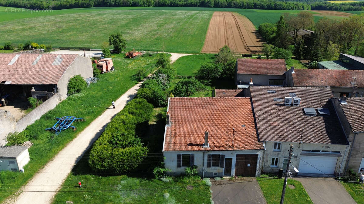 Maison à VIEVILLE-EN-HAYE