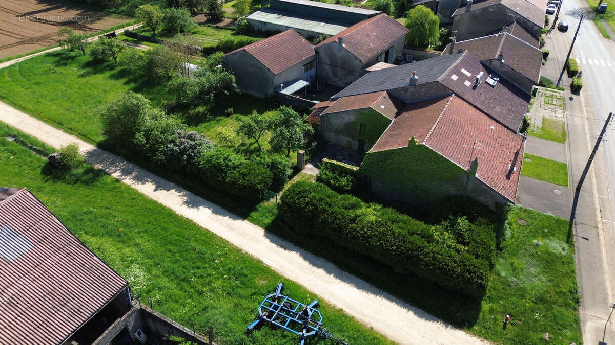 Maison à VIEVILLE-EN-HAYE