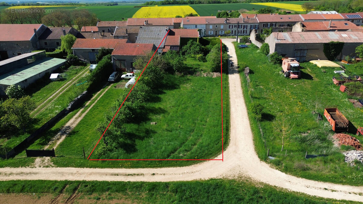 Maison à VIEVILLE-EN-HAYE